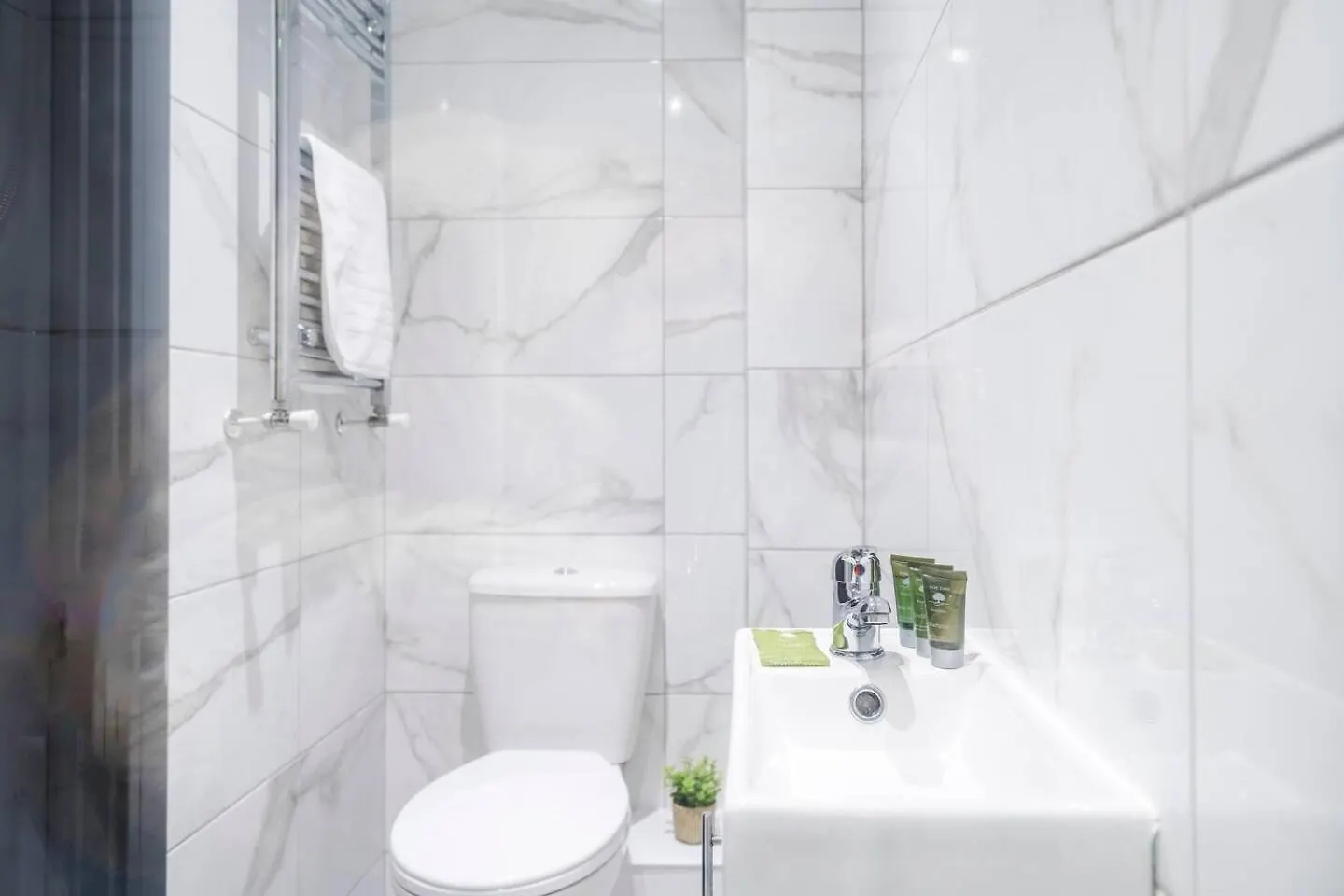 2Br Central Nottingham Flat Wi-Fi Parking Sleeps