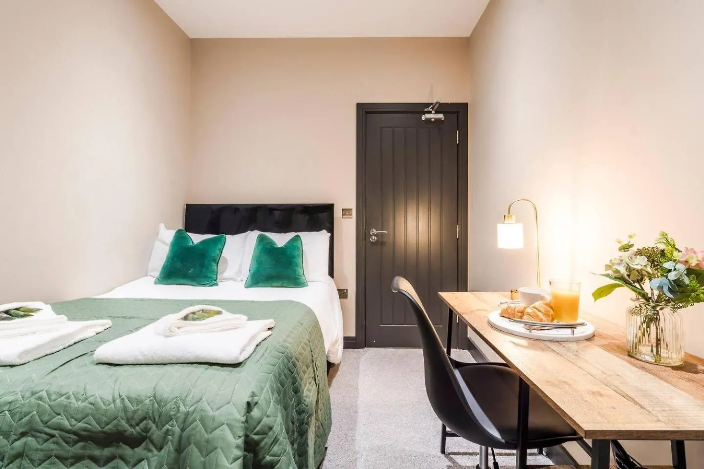 2Br Central Nottingham Flat Wi-Fi Parking Sleeps Daire