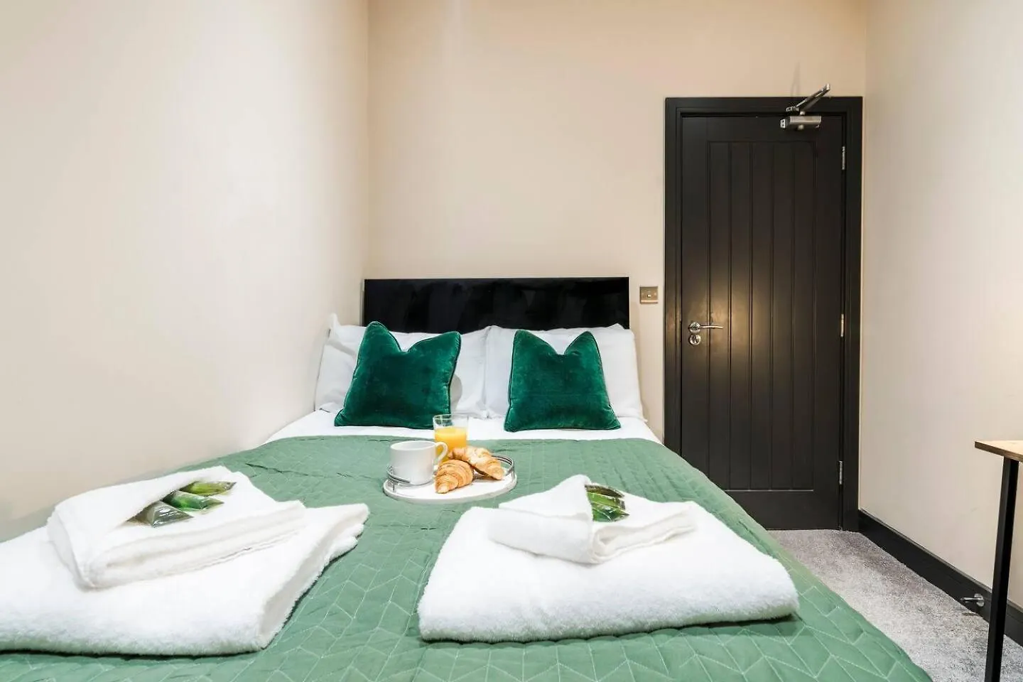 2Br Central Nottingham Flat Wi-Fi Parking Sleeps